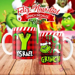 Taza de sublimación del Grinch temática de Navidad con la inicial 'Y' y el nombre de ejemplo 'YSRAEL', sobre fondo a cuadros rojo y blanco, junto a otra taza del Grinch con diseño navideño 'Esta Taza Pertenece al Grinch'. El fondo general muestra personajes del Grinch en Navidad.