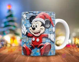 Mickey Mouse en traje de Santa estilo mosaico 3D, sobre un fondo de cuadrados azules y estrellas, en una taza de sublimación.
