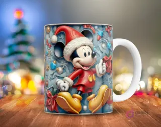 Mickey Mouse en traje de Santa con gorro y adornos, sobre un fondo azul claro con estrellas, lazos y elementos navideños 3D, en una taza.