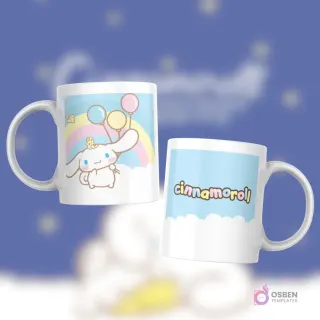 Taza blanca con diseño de Cinnamoroll flotando con globos multicolores, un pollito, arcoíris y nubes en fondo celeste.
