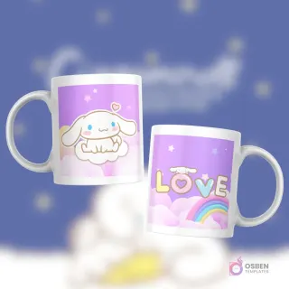 Taza blanca con diseño de Cinnamoroll en una nube con estrellas, y la palabra 'LOVE' con arcoíris y nubes en un fondo morado claro.