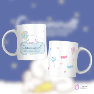 Taza blanca con diseño de Cinnamoroll sosteniendo una piruleta y texto descriptivo, con un fondo de caramelos y piruletas variadas.