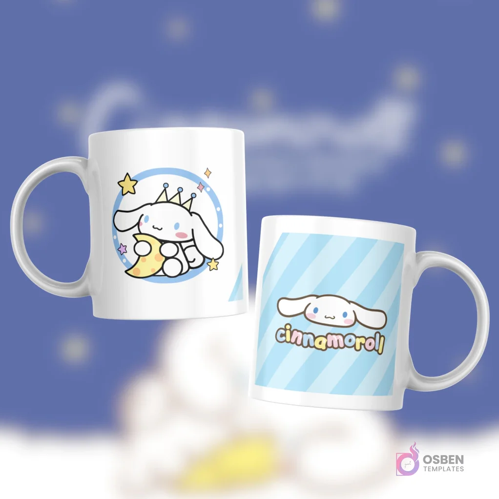 Taza blanca con diseño de Cinnamoroll con corona, luna y estrellas, en un círculo azul, sobre fondo de rayas diagonales azules.