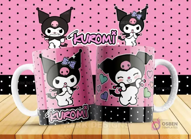 Dos tazas blancas con diseño de Kuromi en fondo rosa con lunares negros y base negra con lunares blancos. Kuromi con lazo azul y calavera en la cabeza en pose coqueta en una taza, y sonriendo con corazones azules en la otra. El logo 'Kuromi' y dos personajes Kuromi pequeños flotan en la parte superior sobre un fondo rosa con lunares negros.