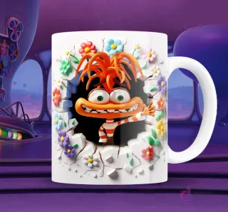 Taza blanca sublimada con personaje de Ansiedad de Intensamente 2 en efecto 3D rompiendo una pared, rodeado de flores de colores vibrantes