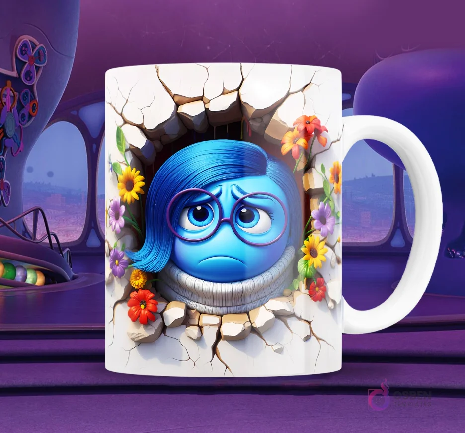 Taza blanca sublimada con personaje de Tristeza de Intensamente 2 en efecto 3D, cabizbaja y asomándose de una pared rota rodeada de flores