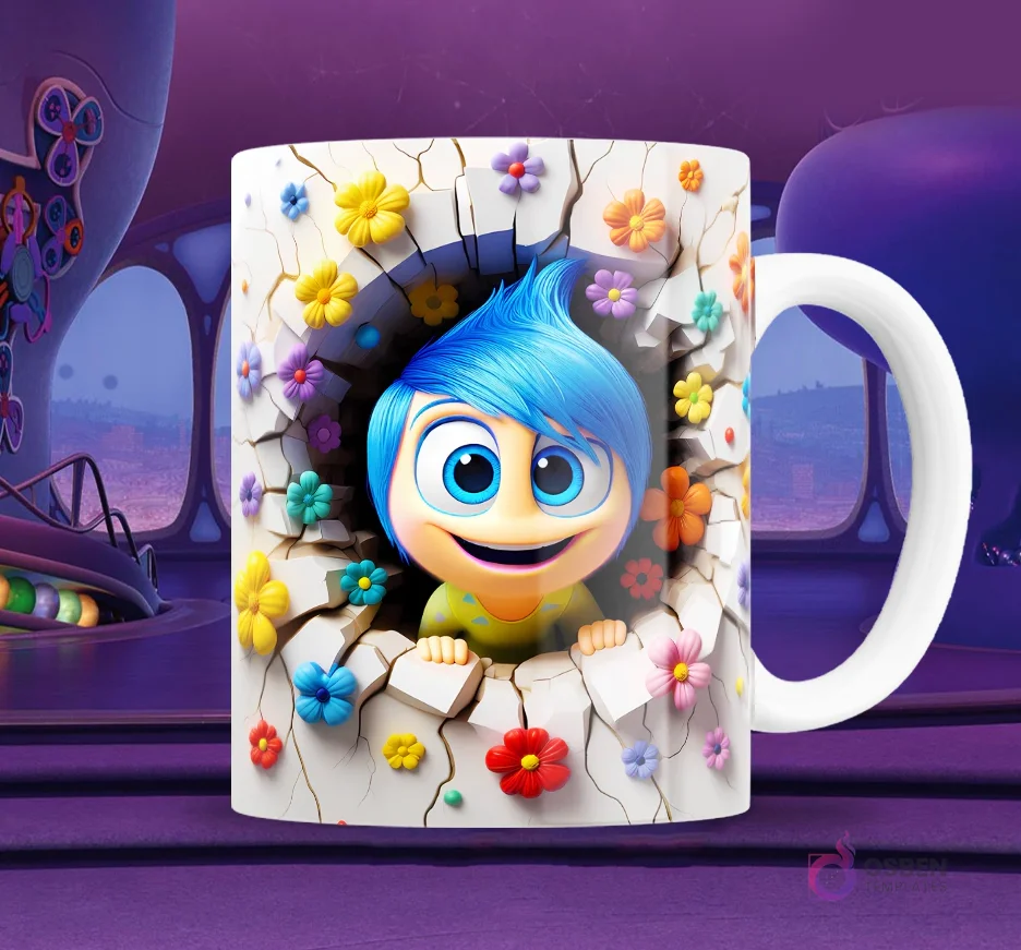 Taza blanca sublimada con personaje de Alegría de Intensamente 2 en efecto 3D, mirando hacia arriba con expresión de asombro y felicidad, rodeada de flores