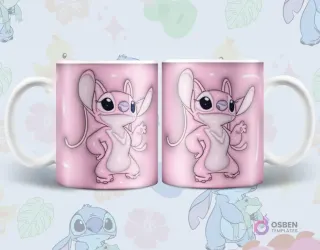 Par de tazas sublimadas con diseño 3D inflado de Angel posando con un guiño sobre fondo rosa claro con detalles de hibiscos.
