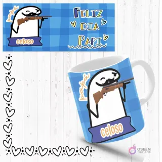 Mockup de taza sublimada con Flork 'celoso' sosteniendo un rifle, fondo azul a cuadros. Incluye plantilla de diseño con mensaje 'Feliz Día Papi'.