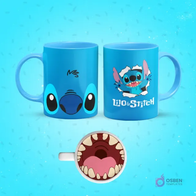 Mockup de taza de sublimación azul con diseño de Stitch de Lilo & Stitch. Un lado muestra el rostro de Stitch, el otro su nombre y él rasgando la taza. El fondo de la taza revela la boca abierta de Stitch.