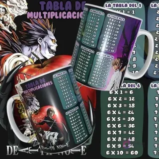 Diseño para taza de tablas de multiplicar con elementos de Death Note, mostrando a Light Yagami, L, y el shinigami Ryuk con una manzana. Leyenda 'Tabla de Multiplicaciones Death Note'.