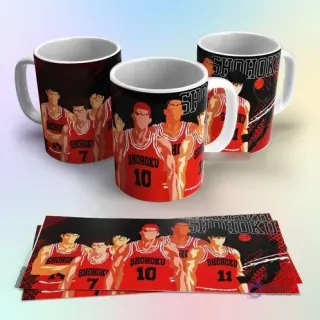 Tazas de sublimación con diseño del equipo Shohoku de Slam Dunk en camisetas rojas y fondo oscuro con textura de balón.