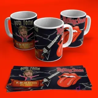 Tres tazas blancas con diseños de Rolling Stones y un rockero caricaturizado (Mick Jagger), con gráficos de guitarra y la frase 'Aquí Toma Rockero', sobre fondo rojo.