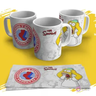 Tres tazas sublimadas de Los Simpsons con diseño de Homer gritando con las manos en la cabeza y el logo 'Estúpido y Sensual Flanders'. Las plantillas impresas están debajo.