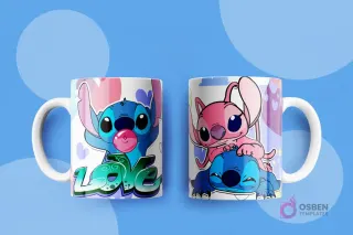 Taza con diseño de Stitch masticando chicle y Angel montada en su espalda, con fondos abstractos de colores y pequeños corazones.