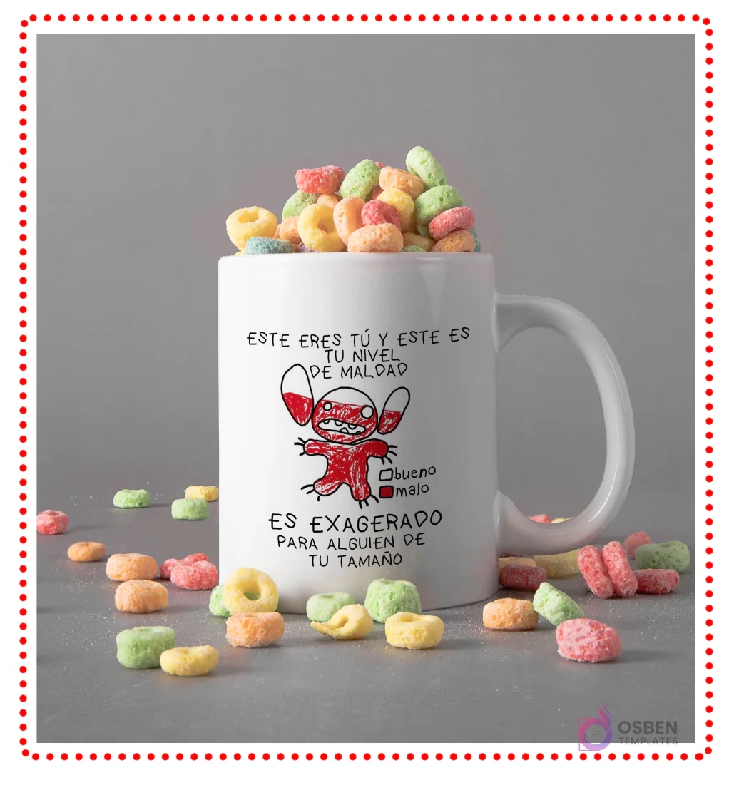 Taza blanca con diseño de Stitch rojo dibujado en estilo infantil, medidor de 'nivel de maldad' y frase humorística, con cereales de colores esparcidos.