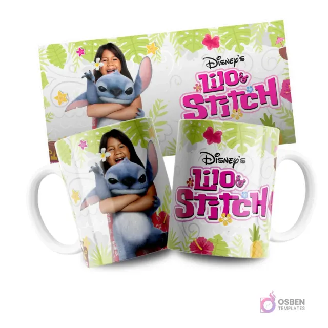 Mug mockup con Lilo y Stitch abrazándose en playa tropical, plantilla de sublimación Disney