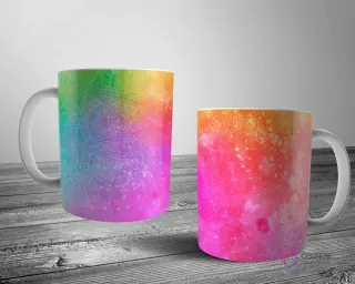 Dos tazas blancas con un patrón de mandala sutil sobre un fondo de arcoíris vibrante y degradado, simulando una explosión de pintura.