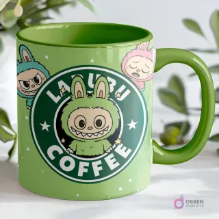 Taza verde con interior y asa verdes, presentando el logo 'LABUBU COFFEE' con un Labubu verde mostrando los dientes y pequeños Labubu asomándose.