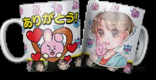 Par de tazas blancas sublimadas con diseño de Cooky (BTS) y Jungkook chibi, mostrando el diseño frontal y trasero, con un fondo blanco liso para destacar los detalles.