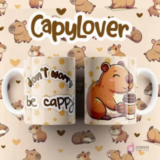 Par de tazas blancas sublimadas con diseño de capibara feliz sosteniendo una taza de café, texto 'don't worry be cappy'