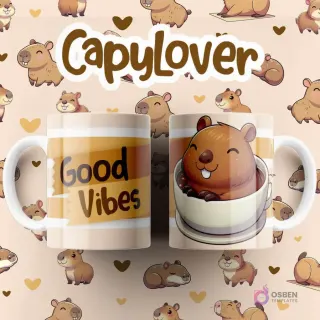 Par de tazas blancas sublimadas con diseño de capibara flotando o sumergido dentro de una taza de café caliente, texto 'Good Vibes'