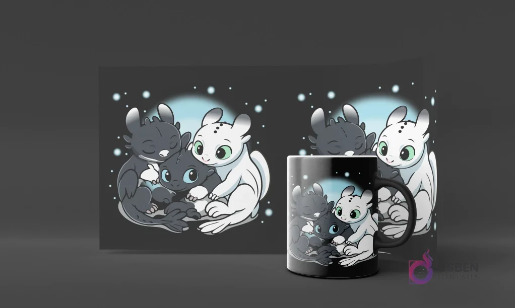 Diseño de bebés Chimuelo, Furia Nocturna y Furia Luminosa abrazados tiernamente sobre un fondo azul claro, en un mockup de taza con reflejos blancos.