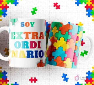 Dos tazas blancas con diseños de autismo sobre un fondo de piezas de puzzle. Una con 'SOY EXTRAORDINARIO' y la otra con un patrón de puzzle completo.