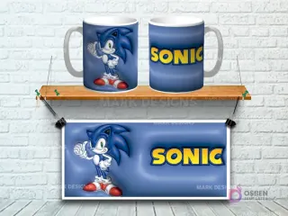 Taza sublimada con diseño 3D de Sonic el Erizo en pose de acción sobre fondo azul