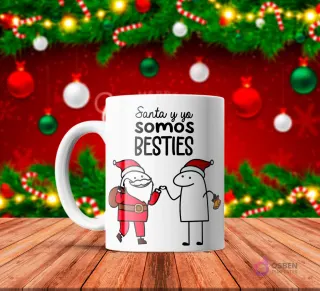 Taza de sublimación blanca con Flork y Santa Claus dándose la mano, texto 'Santa y yo SOMOS BESTIES' y fondo navideño rojo.
