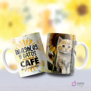 Mockup de dos tazas, una con diseño de gatito atigrado naranja de ojos verdes entre girasoles y otra con frase 'GIRASOLES Y GATOS HACEN QUE MI CAFÉ SEA PERFECTO'.