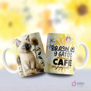 Mockup de dos tazas, una con diseño de gato siamés de ojos azules brillantes y pose elegante entre girasoles y otra con frase 'GIRASOLES Y GATOS HACEN QUE MI CAFÉ SEA PERFECTO'.