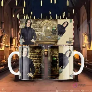 Plantilla de sublimación para taza con diseño de Severus Snape en el aula de pociones de Hogwarts, frente y perfil.