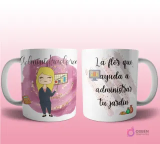 Mug mockup con diseño de administradora caricaturizada de cabello rubio con traje azul, señalando un gráfico de barras, sobre fondo abstracto rosa y frase 'La flor que ayuda a administrar tu jardín'.