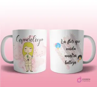 Mug mockup con diseño de dentista caricaturizada de cabello oscuro con uniforme beige, con fondo de flor azul con brillos y frase 'La flor que cuida de nuestra sonrisa', con íconos de dientes y dentadura.