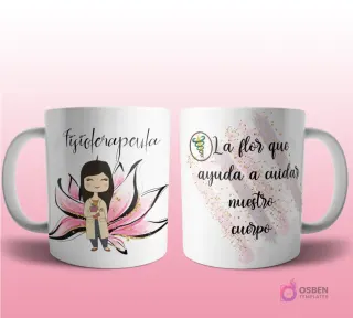Mug mockup con diseño de ingeniera civil caricaturizada de cabello oscuro con casco y planos, sobre fondo de flor rosa con brillos y frase 'La flor que planea y proyecta nuestros sueños'.