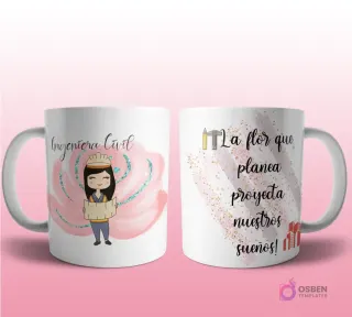 Mug mockup con diseño de manicurista caricaturizada de cabello rubio con chaleco beige, sobre fondo de flor rosa con brillos y frase 'La flor que ayuda a cuidar de nuestra belleza'.