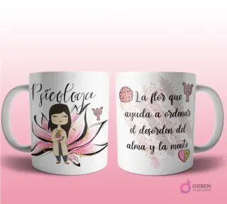 Mug mockup con diseño de profesional de recursos humanos caricaturizada de cabello rojizo con identificación, sobre fondo de flor azul y dorada con brillos y frase 'La flor que contrata y selecciona a los mejores candidatos'.