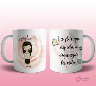 Mug mockup con diseño de empleada de servicios generales caricaturizada de cabello oscuro con uniforme y escoba, sobre fondo abstracto amarillo y rosa con brillos y frase 'La flor que ayuda en organización y limpieza'.