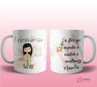 Mug mockup con diseño de científica caricaturizada de cabello oscuro con bata de laboratorio y probeta, sobre fondo abstracto azul con brillos y frase 'La flor que descubre los secretos del universo'.
