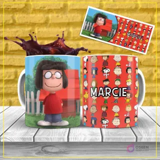 Diseño de sublimación para taza de la personaje Marcie de Peanuts, con sus gafas redondas y camiseta roja, sobre un fondo rojo con patrón de personajes.