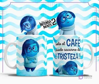 Plantilla sublimación taza Tristeza Intensamente 2, personaje azul melancólico con gafas y suéter, fondo de ondas azules, frase 'solo el CAFÉ puede sacarme de ¡TRISTEZA!'.