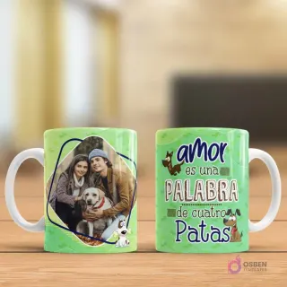 Mug sublimado con foto de pareja y perro y frase 'Amor es una PALABRA de cuatro Patas'