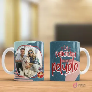 Mug sublimado con foto de pareja y husky y frase 'La Felicidad INCLUYE un peludo'