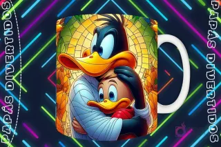 Mockup de taza blanca con diseño del Pato Lucas abrazando a su hijo pato en estilo vitral, fondo oscuro con luces de neón 'PAPÁS DIVERTIDOS'.