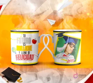Dos tazas mockup de graduación, una con espacio para foto del graduado y otra con la frase 'Soñar con el ÉXITO es bueno, pero Luchar para OBTENERLO ES MEJOR.'.