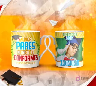 Dos tazas mockup de graduación, una con espacio para foto del graduado 'Generación 2017' y otra con la frase 'La Excelencia NO ES UNA HABILIDAD ES UNA ACTITUD'.