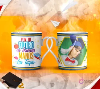 Dos tazas mockup de graduación, una con espacio para foto del graduado y otra con la frase 'NUNCA PARES NUNCA TE CONFORMES'.