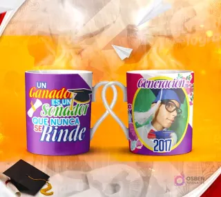Dos tazas mockup de graduación, una con espacio para foto del graduado y otra con la frase 'SUEÑA en GRANDE y pasaran COSAS GIGANTES'.