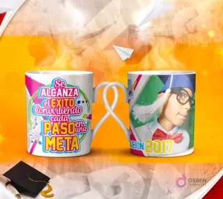 Dos tazas mockup de graduación, una con espacio para foto del graduado y otra con la frase 'PERSIGUE TUS SUEÑOS MAS SALVAJES'.
